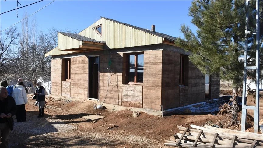 Malatya’da depreme dayanıklı kerpiç ev inşa edildi