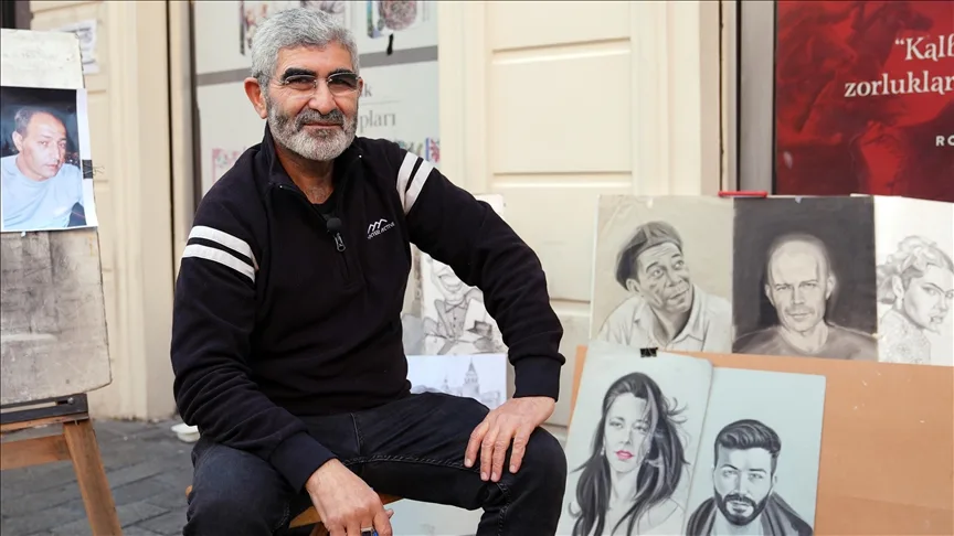 Sultanahmet’in sokak ressamı, çizimlerini duruşma salonuna taşıdı