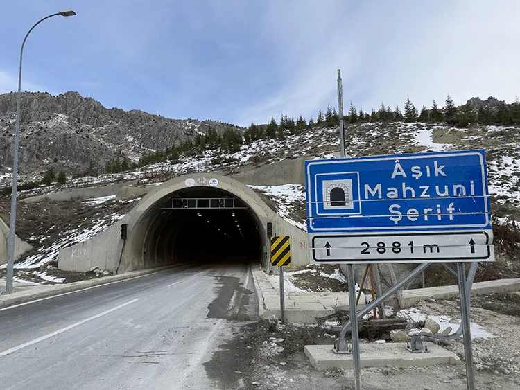 Kahramanmaraş’taki Aşık Mahzuni Şerif Tüneli çift taraflı ulaşıma açıldı