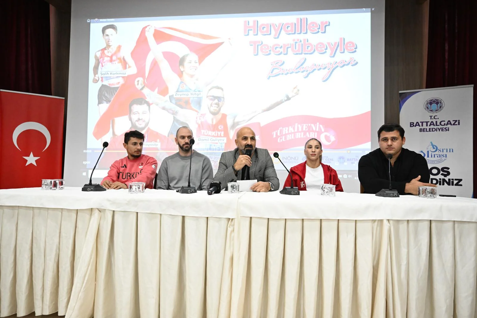 Milli Sporcular Battalgazi’li Gençlerle Buluştu