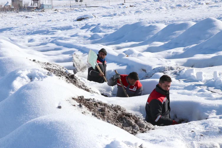 Erzurum’da kış hazırlığı: 500 mezar yeri şimdiden açıldı