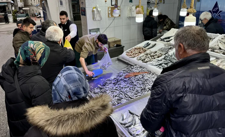 Sinop’ta tüketicilerin balıkta ilk tercihi “hamsi”
