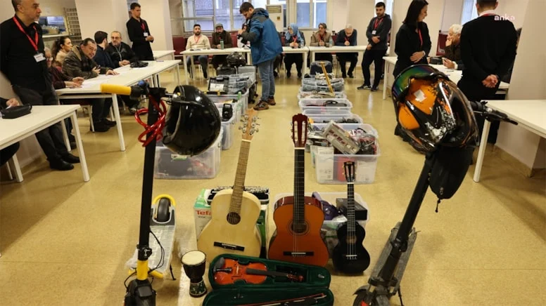 Toplu taşımada unutulan eşyalar satışa çıktı! İşte en çok ilgi gören ürünler