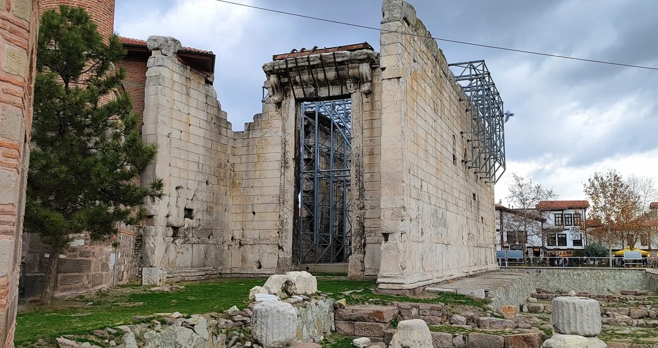 Yazıtların Kraliçesi Ankara’da