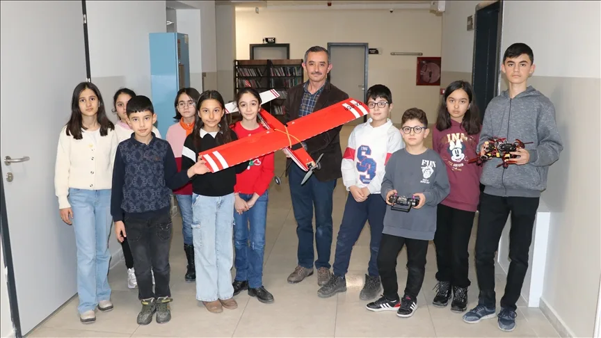 BİLSEM’de öğrenciler tasarladıkları model uçak ve dron ile TEKNOFEST’e hazırlanıyor