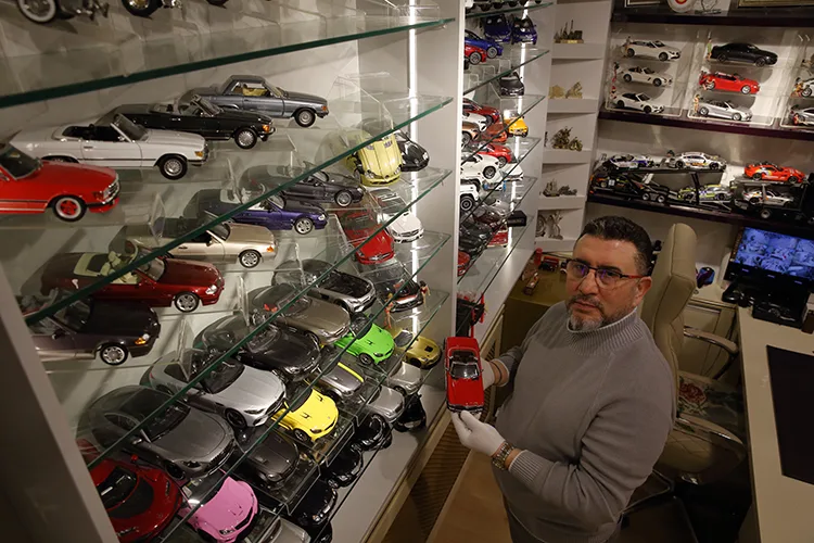 Çorumlu koleksiyoner 5 yılda topladığı yaklaşık 400 model otomobili özenle saklıyor