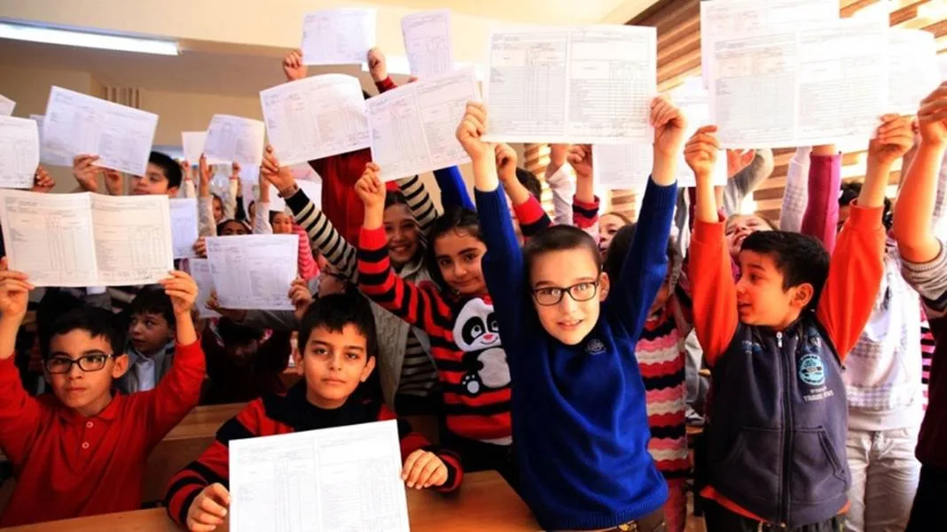 20 milyon öğrenci için karne zili bugün çalacak