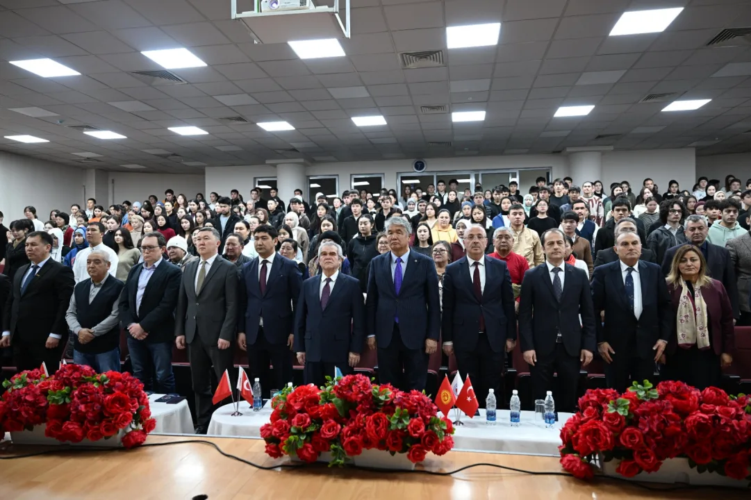 Kasım Şiirlerinin Mecmuası Kitabının Tanıtım Toplantısı Bişkek’te Yapıldı 