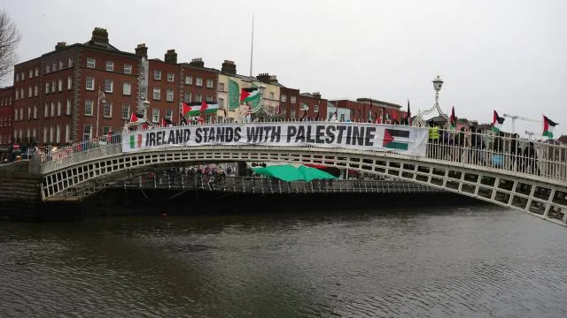 İrlanda’da “Filistin’e Destek” nöbeti düzenlendi