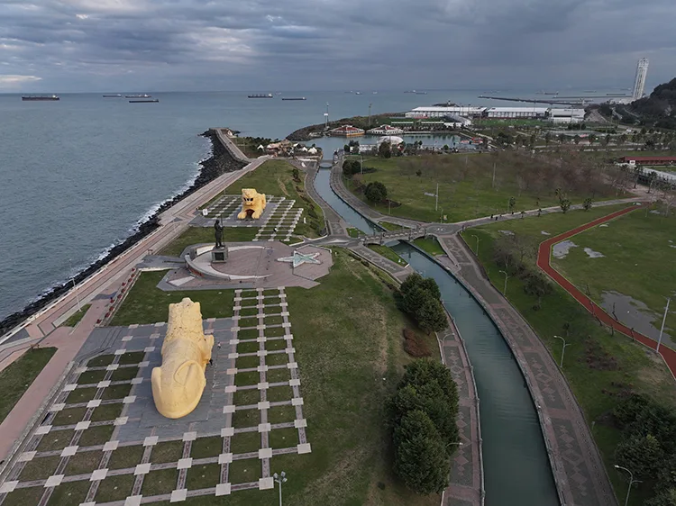 Samsun denize yapılan dolgu alanlarıyla 4 milyon metrekare genişledi