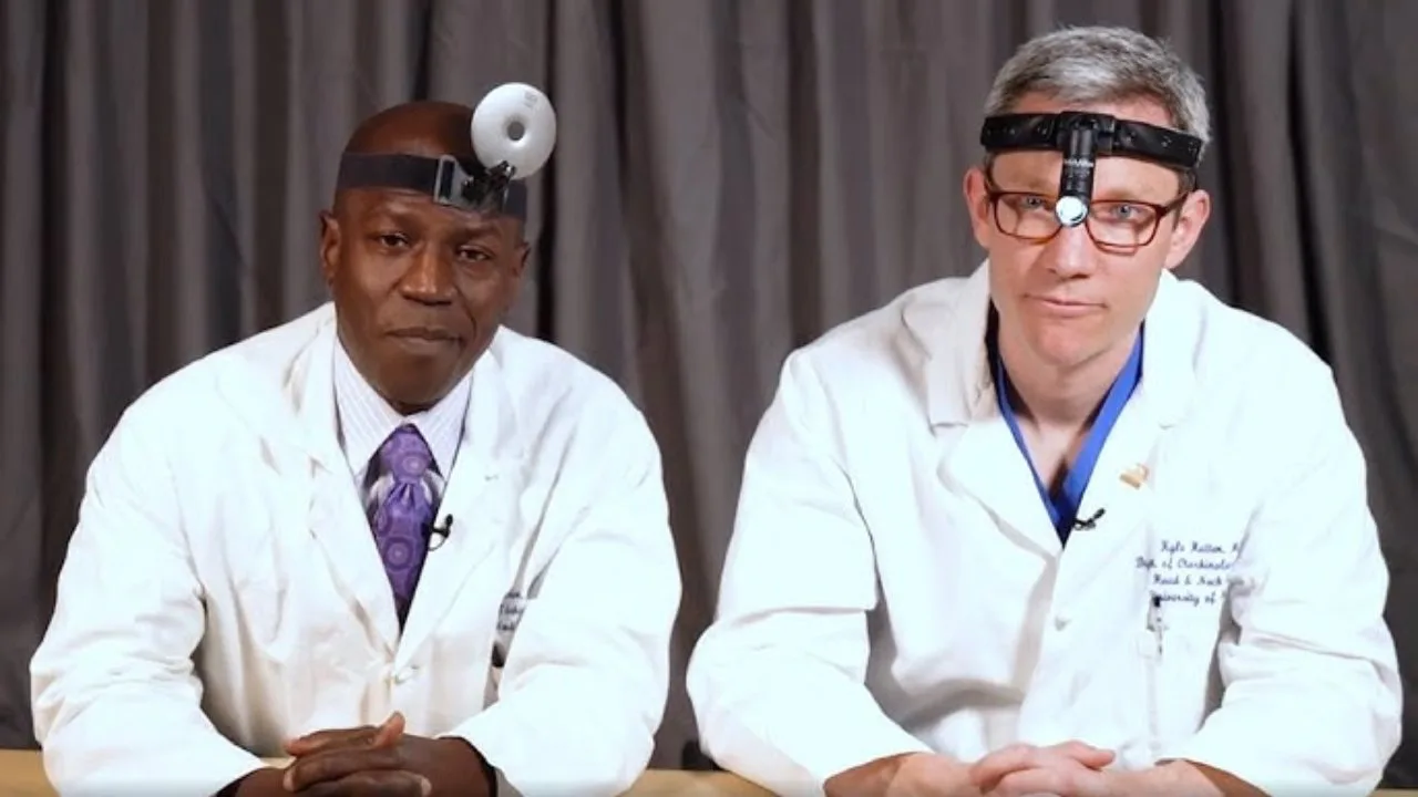 Doktorların Kafalarına Taktıkları Bu Yuvarlak Metal Şey Tam Olarak Neyin Nesi?