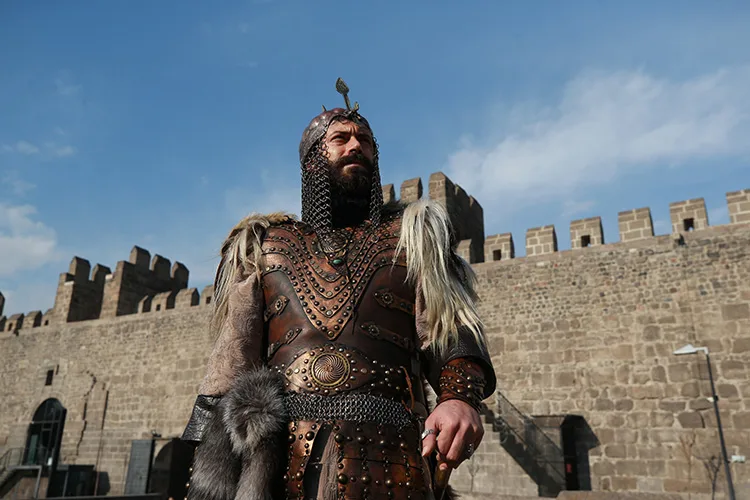 Kayseri’nin alp kıyafetli renkli siması ilgi çekiyor