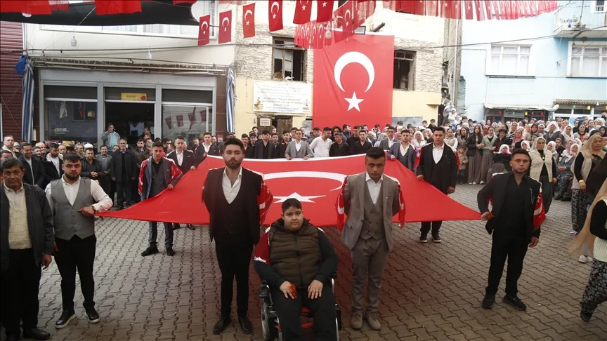 İzmir Ödemiş’te gençler 95 yıllık gelenekle askere uğurlanıyor
