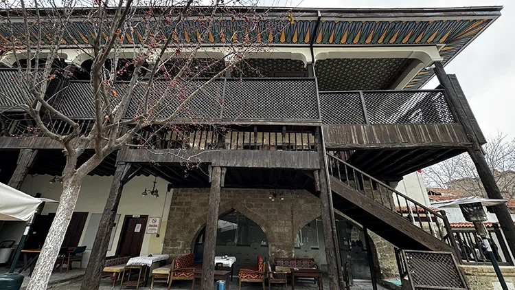 Tarihi Taş Oda Konağı’nda yöresel lezzetler ve Türk eğlence kültürü tanıtılıyor