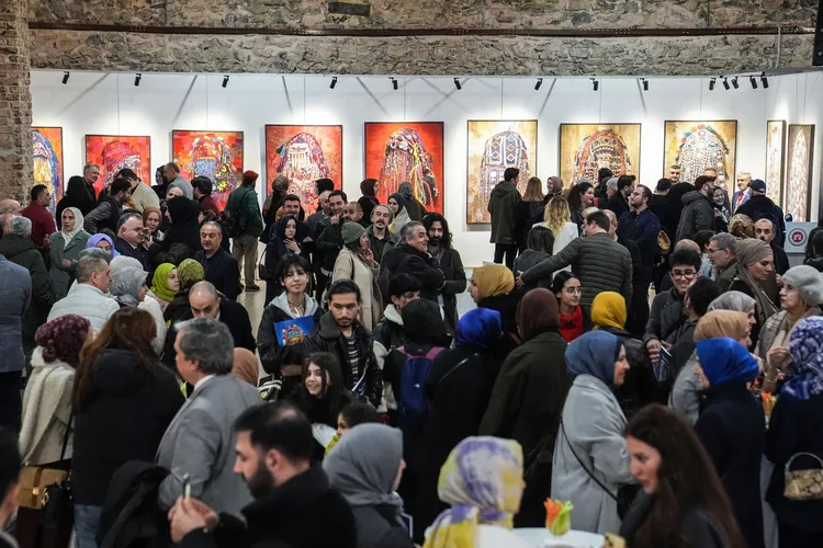 Ressam İlhami Atalay’ın “Tak Takıştır Yap Yakıştır” sergisi sanatseverlerle buluştu