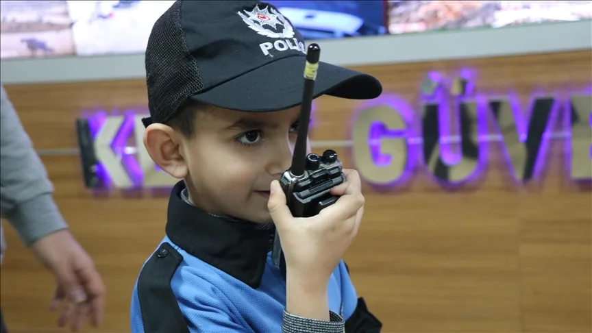 Özel gereksinimli Muhammet Ali’nin bir günlüğüne polis olma hayali gerçekleşti