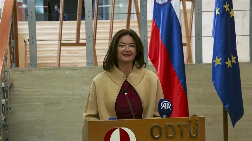 Slovenya Dışişleri Bakanı Fajon, “Akdeniz’in Marie Curie’leri” sergisi açılışına katıldı