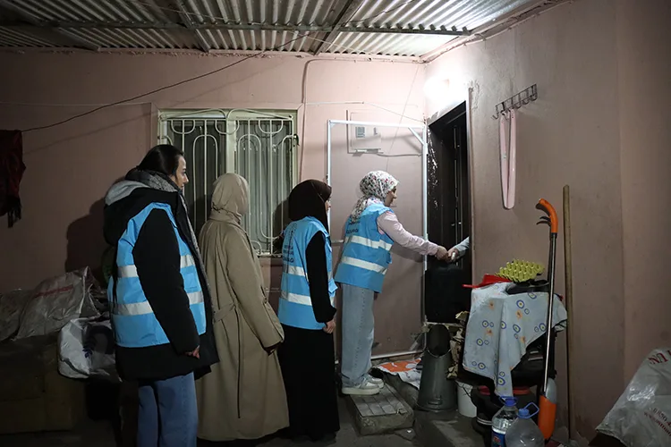 Öğrenciler “Komşum Projesi” ile fazla yemekleri ihtiyaç sahibi ailelere ulaştırıyor