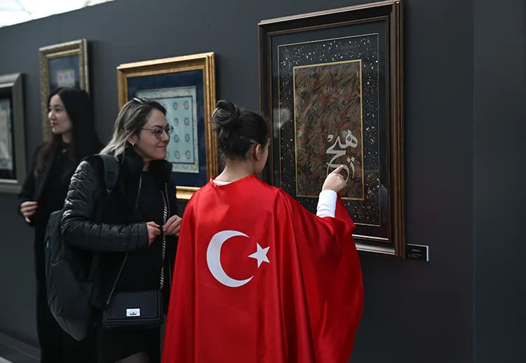 Ankara’da 7 ülkeden 58 öğrencinin eserlerinin yer aldığı ebru sergisi açıldı