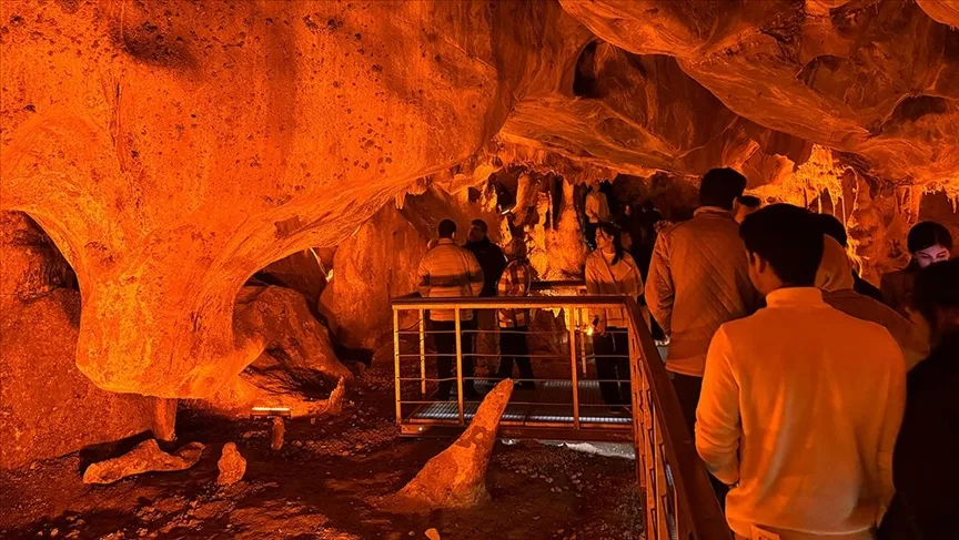 Gölbaşı’ndaki Tulumtaş Mağarası’nda ziyaretçi yoğunluğu