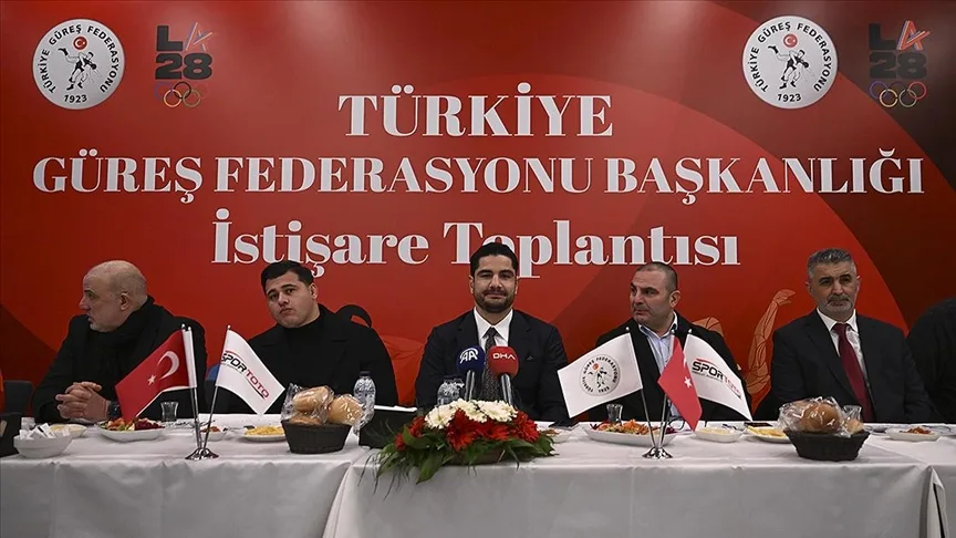 TGF Başkanı Taha Akgül, güreş camiasıyla “istişare” toplantısında bir araya geldi