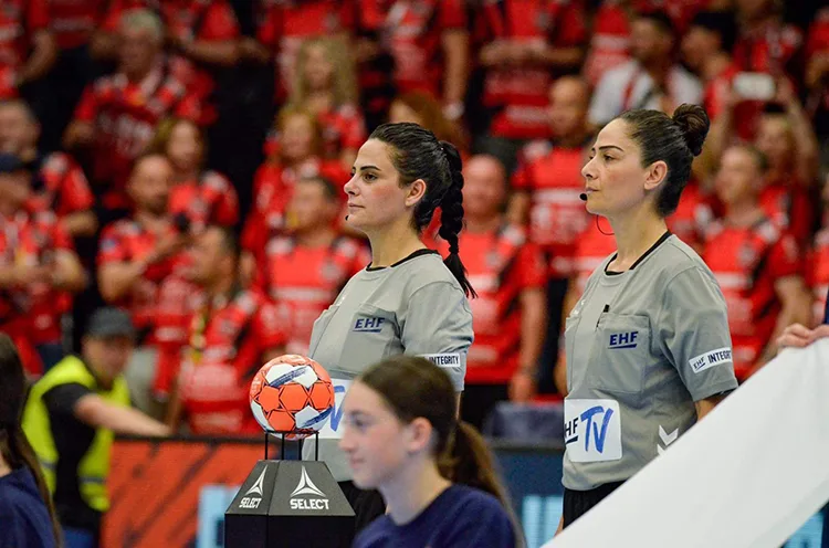 Sakatlığı atlatan hentbol hakemi Mehtap Şimşek, Şampiyonlar Ligi’nde düdük çalacak