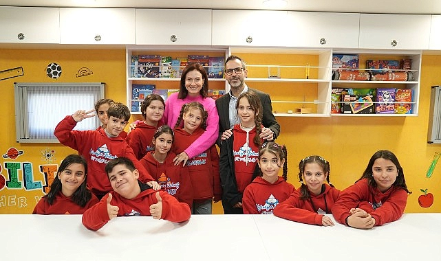 Ceyda Düvenci ve Aslı Cüreklibatır‘Eğitimle Daha İyiye’ projesi kapsamında Hatay’da çocuklarla bir araya geldi.