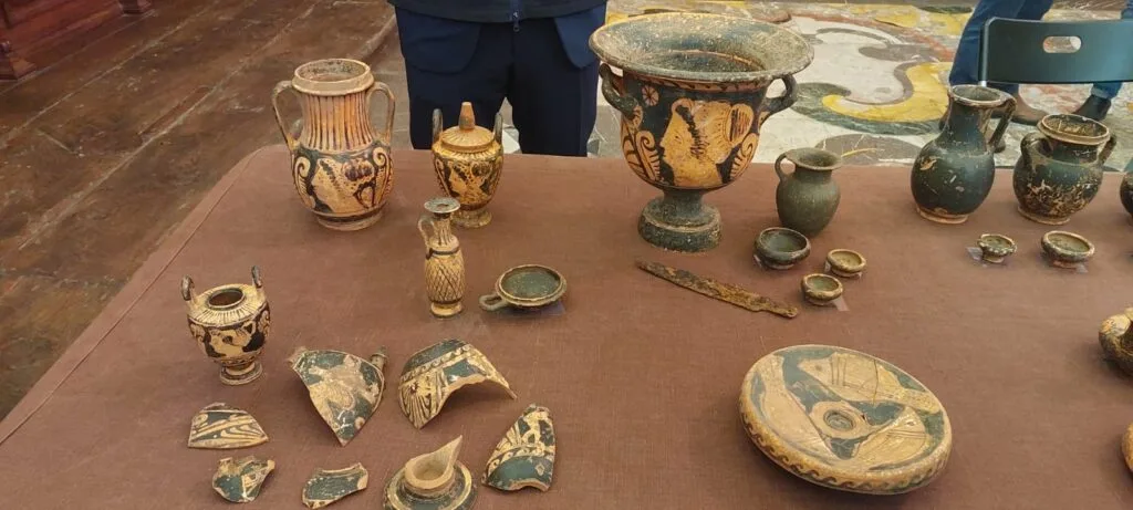 Padula, Campania’da MÖ 4. yüzyıldan Kalma On Dokuz Antik Mezar Ortaya Çıkarıldı