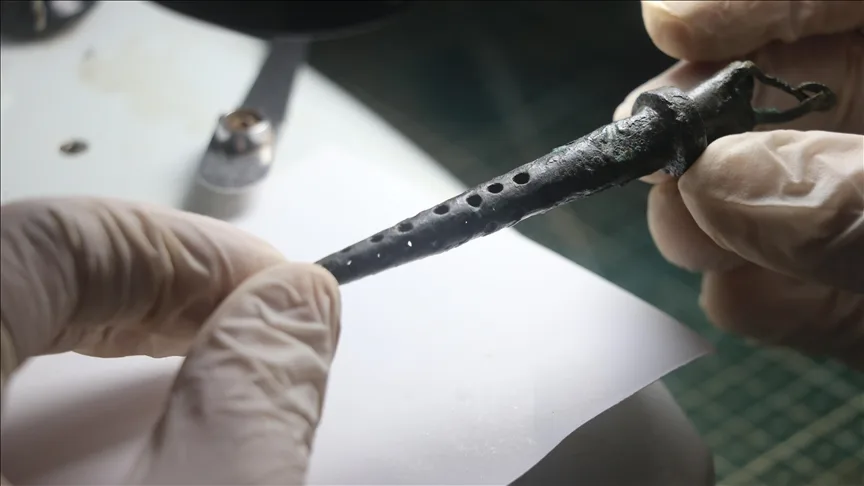 Hadrianopolis Antik Kenti’nde içecek filtresi olarak kullanılan bronz obje bulundu