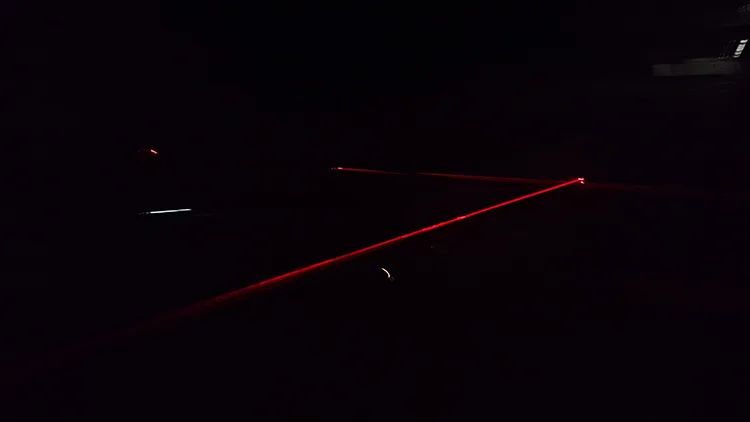 Lise öğrencileri kapalı alanlardaki yangınlarda lazerle çıkışı gösteren cihaz geliştirdi