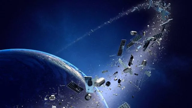 Uzay çöplerinin uçaklara çarpma riski artıyor