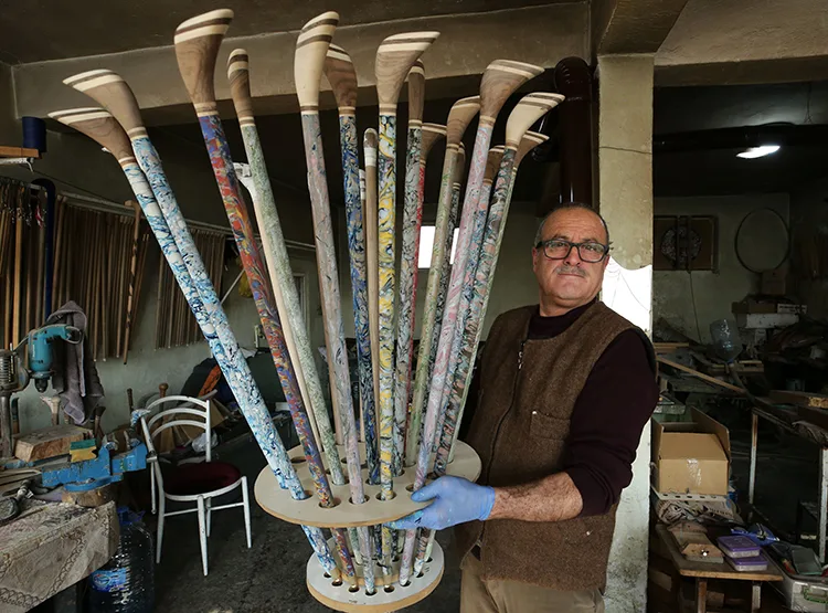 Bitlisli “Yaşayan İnsan Hazinesi”, üçüncü kuşak olarak baston sanatını yaşatıyor