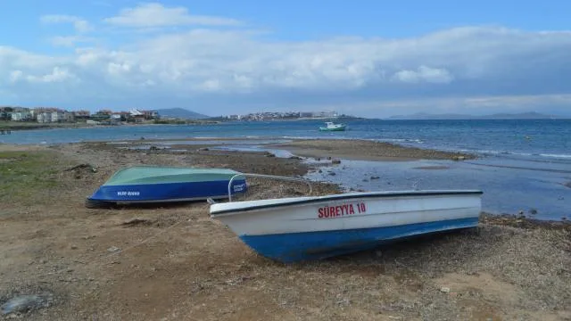 Balıkesir’de deniz kıyısında su çekilmesi yaşandı