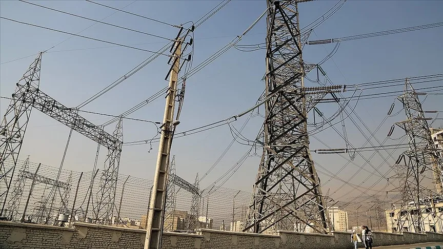 İran’da enerji tasarrufu amacıyla yarın bir çok eyalette okullar ve kamu kurumları tatil edildi