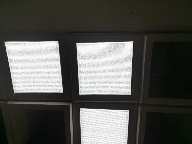 Depremde hayatını kaybedenlerin isimleri “04.17” panosunda yaşatılıyor