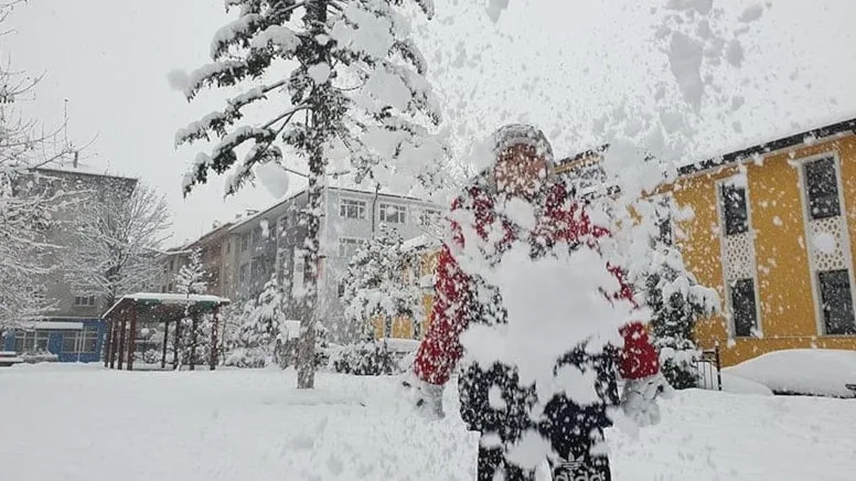 Eğitime kar engeli olan o illeri Valilikler tek tek açıklıyor!