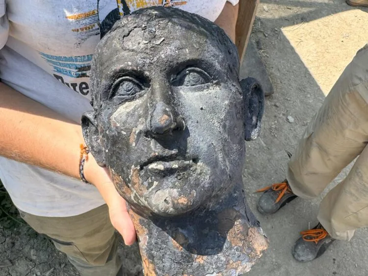 Bagni kaplıcalarında bulunan muhteşem bronz heykeller ve madeni paralar