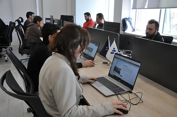 Eskişehir’de akademisyenin geliştirdiği uygulama, engellilerin interneti kullanmasını kolaylaştırıyor