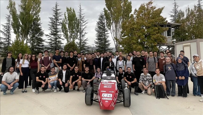 Üniversite öğrencileri tasarladıkları yarış aracıyla İtalya’da birinciliği hedefliyor