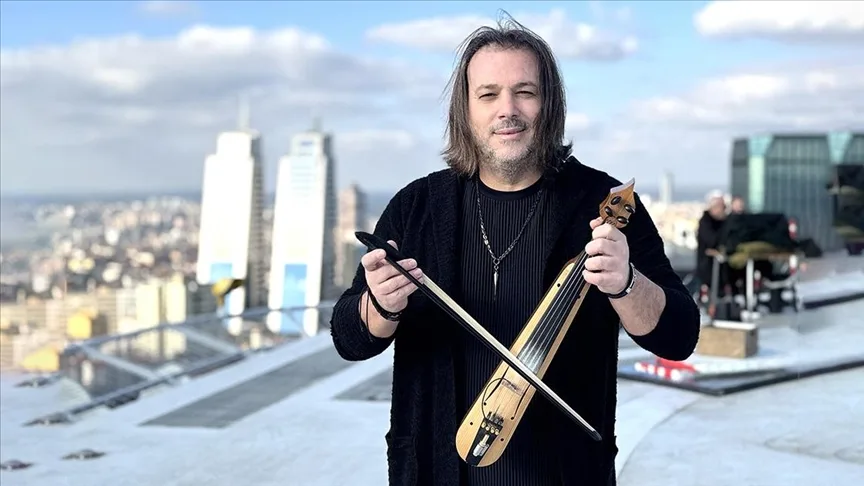 Sanatçı Lazos Ioannidis: “Müziği dinleyin ve daha iyi hissedin.”