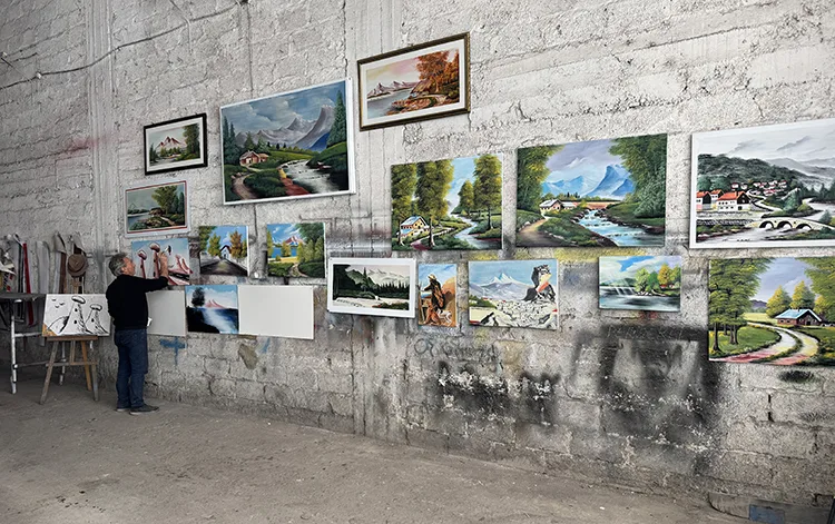 Sanayi sitesinin “Bob Ross”u atölyesini sanat galerisine dönüştürdü