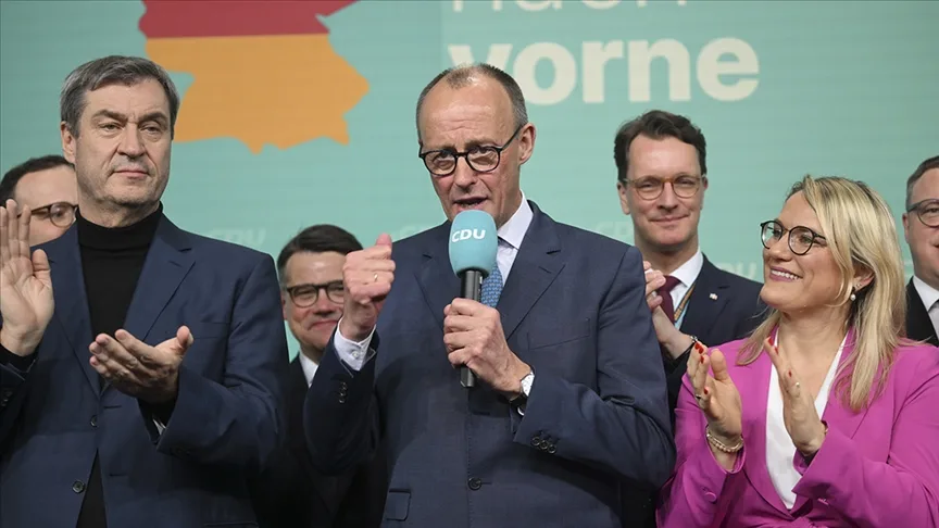 Almanya’daki seçimlerin galibi Merz, SPD ile koalisyon kurmak için görüşmeleri yoğunlaştıracak