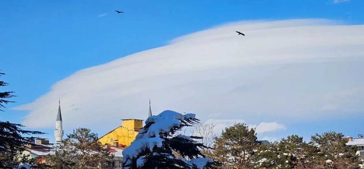 Bitliste görülen bulut hayrete düşürdü! Devasa bulutu gören gözlerine inanamadı