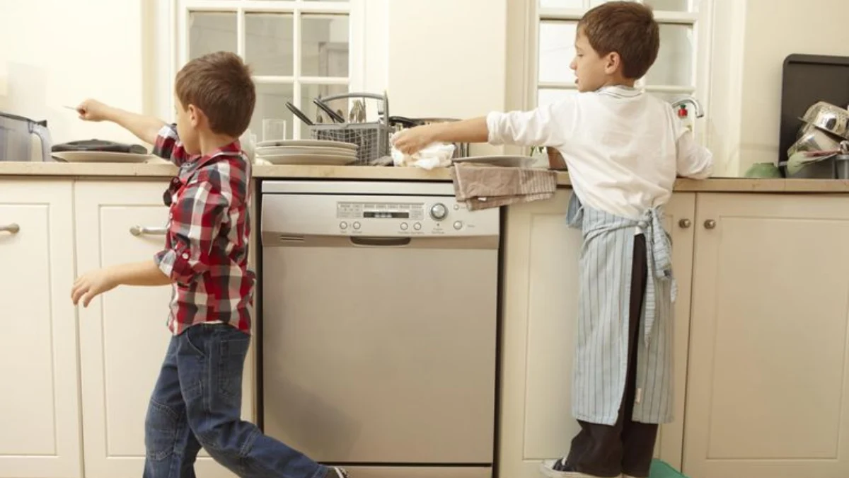 “Yorulmasın” demeyin! Bilim kanıtladı: Evde bunu yapan çocuklar deha oluyor…