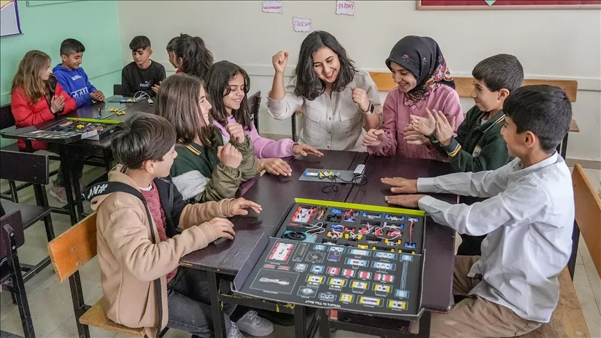 Diyarbakır’da kırsaldaki öğrencilere robotik kodlama eğitimi veriliyor