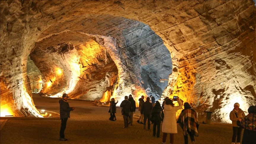 Iğdır’ın Tuz Mağaraları günde 1000 ziyaretçi ağırlıyor