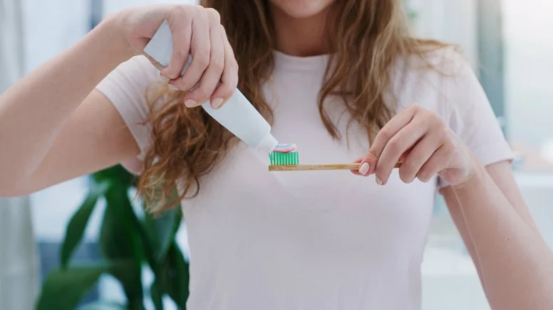 Uyumadan önce dişleri fırçalamamak sağlık sorunlarına neden oluyor