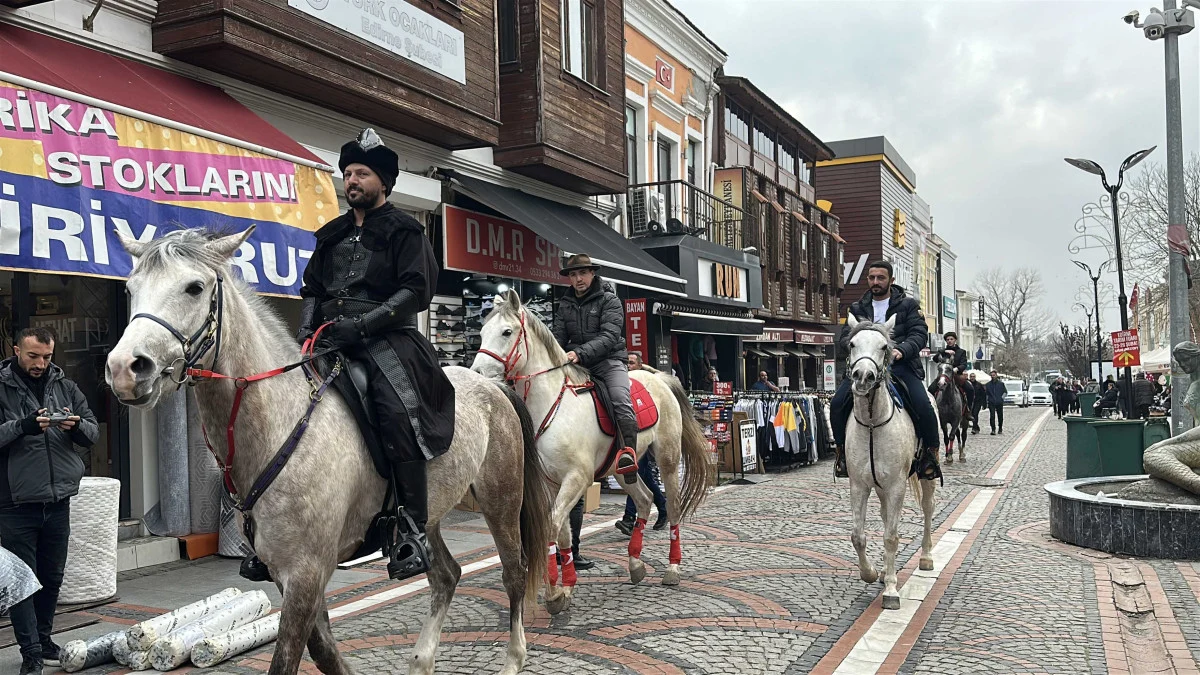 İspanya’nın Endülüslü Müslümanları At Sırtında Hac Yolunda