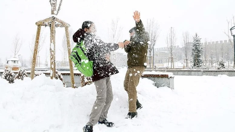 Valilikler peş peşe duyurdu: Bu illerde okullar tatil edildi