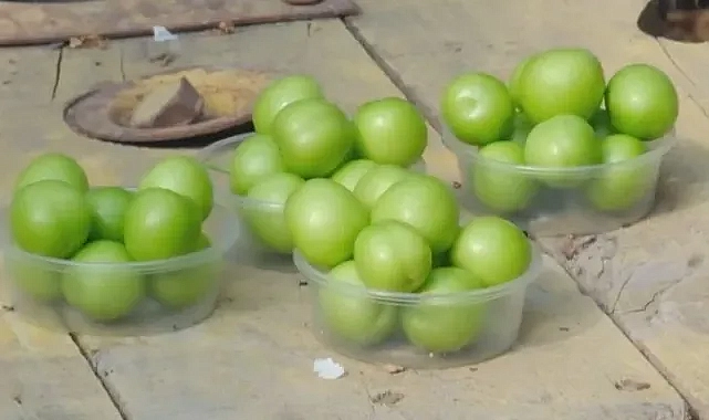 Kilosu 8 bin TL’den satılan erik, kuyumcu tezgahlarını aratmıyor!